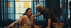 Sionis habla con Zsasz.