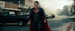 Superman apunto de luchar en Smallville