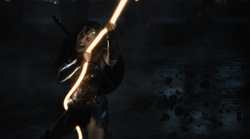 Diana jala el lazo y amarra a Steppenwolf