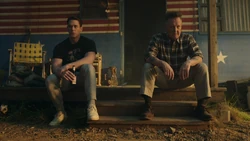 La alucinación de Smith junto a Christopher.