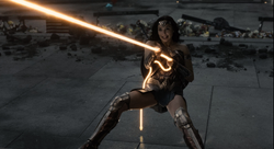 Diana somete a Kent al lazo