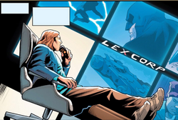 Luthor observando las cámaras