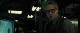 Alfred habla con Bruce Wayne