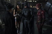 Batman reunido con Flash Mujer Maravilla y Gordon