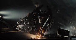 Steppenwolf derriba el Knightcrawler