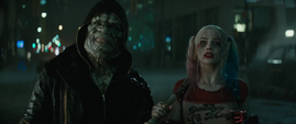 Killer Croc viendo con Harley