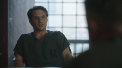 Chase habla con August y sus arios