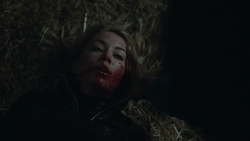 Emilia es salvada por Leota