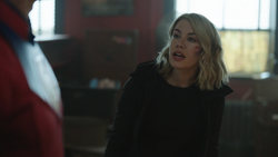 Harcourt discute con Smith sobre Song