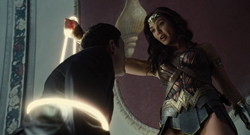 Diana interroga al terrorista