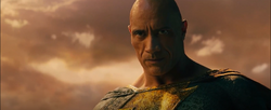 Adam decide llamarse Black Adam