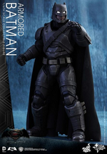 BvS Hot Toys Batman Armadura 1