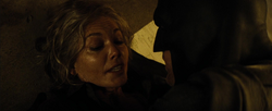 Martha es rescatada por Batman