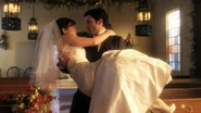 Smallville: Finale (100 KB) Bride & Groom.