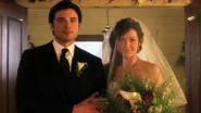 Smallville: Finale (98 KB) Clark and Lois' walk to the alter.