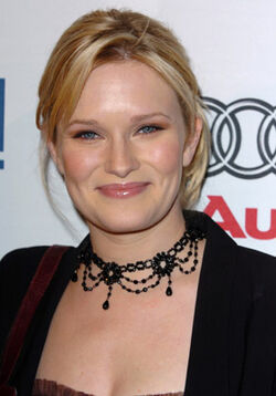 Nicholle Tom