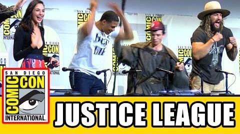 JUSTICE LEAGUE Assemble At Comic Con - Ben Affleck, Gal Gadot, Jason Momoa, Ezra Miller, Ray Fisher