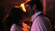 Smallville: Finale (62 KB) Lois and Clark Kiss.