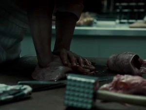 Hannibal pressing human organs