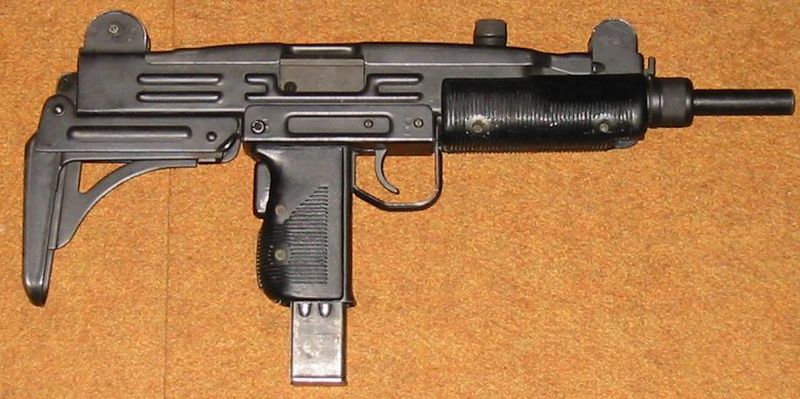 uzi 9mm submachine gun