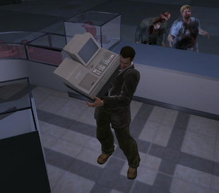 Frank sosteniendo el arma