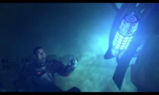 Airkodex.png (643 KB) ...und wirft Danik den Kodex zu