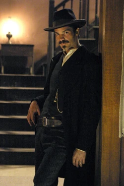 Seth-Bullock-deadwood-19908775-1707-2560