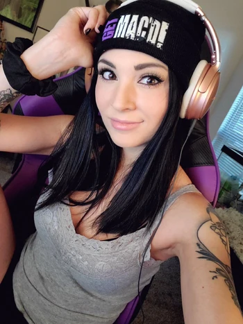 Melonie Mac | DEATH BATTLE Wiki | Fandom