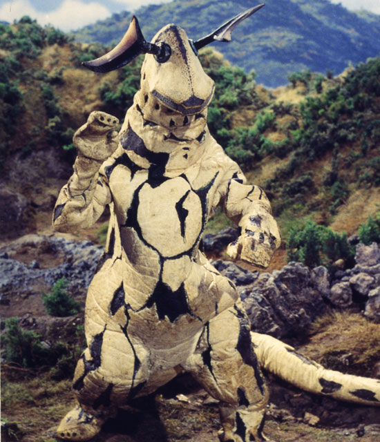 魅力的な 究極大怪獣 恐竜戦車 メトロン星人 キングジョー ミクラス 