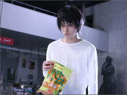 L with consomme-flavored potato chips