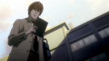 300px-Light Holding Death Note