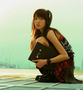 Imagens de Misa Amane no live-action japonês de Death Note são