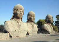 200px-SaddamHusseinBronzeskulpturen