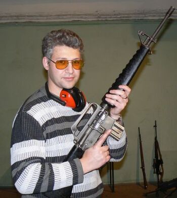 Max-about.jpg
