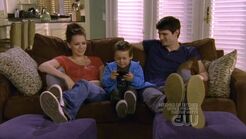 Family-3-one-tree-hill-nathan-haley-jamie-18554951-624-352