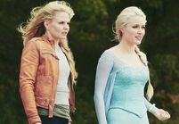 Emma-and-Elsa-in-Fall-once-upon-a-time-37836328-500-345