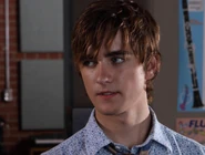 Episode-911-9125682.jpg (47 KB)