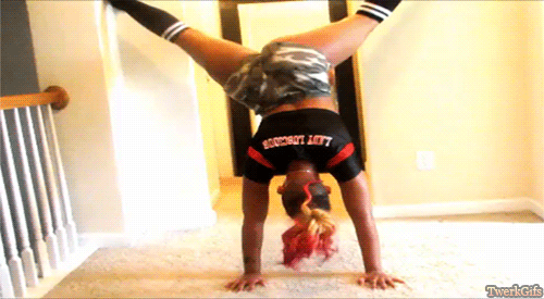 Elle twerk team