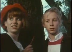 Annie alongside Kathleen in Rumor Has It.