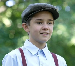 Dylan Everett as Arthur in "Booky's Crush"