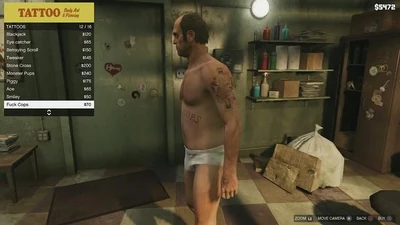 Trevor beim Tätowierer...