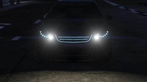 Die leuchtende Frontpartie bei Nacht