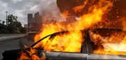 Ein brennendes Wrack in GTA V