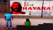 Eine Wandmalerei von , die  ähnelt, mit der Aufschrift „libre Havana“ (dt