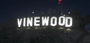GTA5 Vinewood Schriftzug Nacht.jpg (36 KB) Der Schriftzug bei Nacht