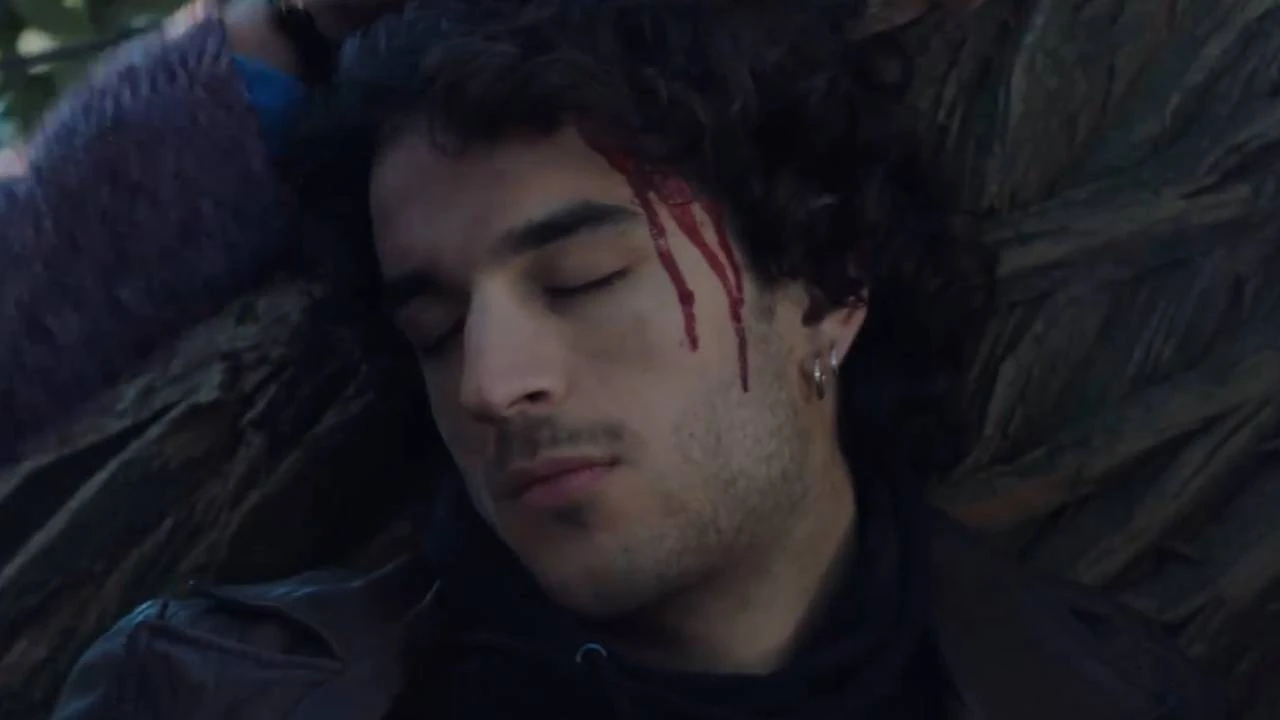 Ici Tout Commence Eliott Et Greg S embrasse Greliott | Wiki Demain nous appartient | Fandom