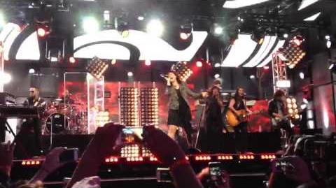Heart Attack Demi Lovato Live at Jimmy Kimmel 4.1