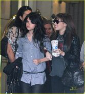 Selena-gomez-demi-lovato-bffs-03