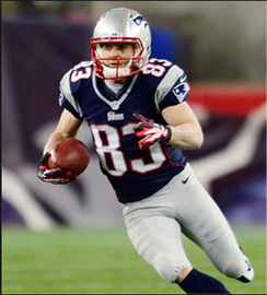 Wes Welker fourth player to catch pass from both Brady and Manning 