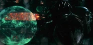 Bull observando un Holograma en la Scout Ship